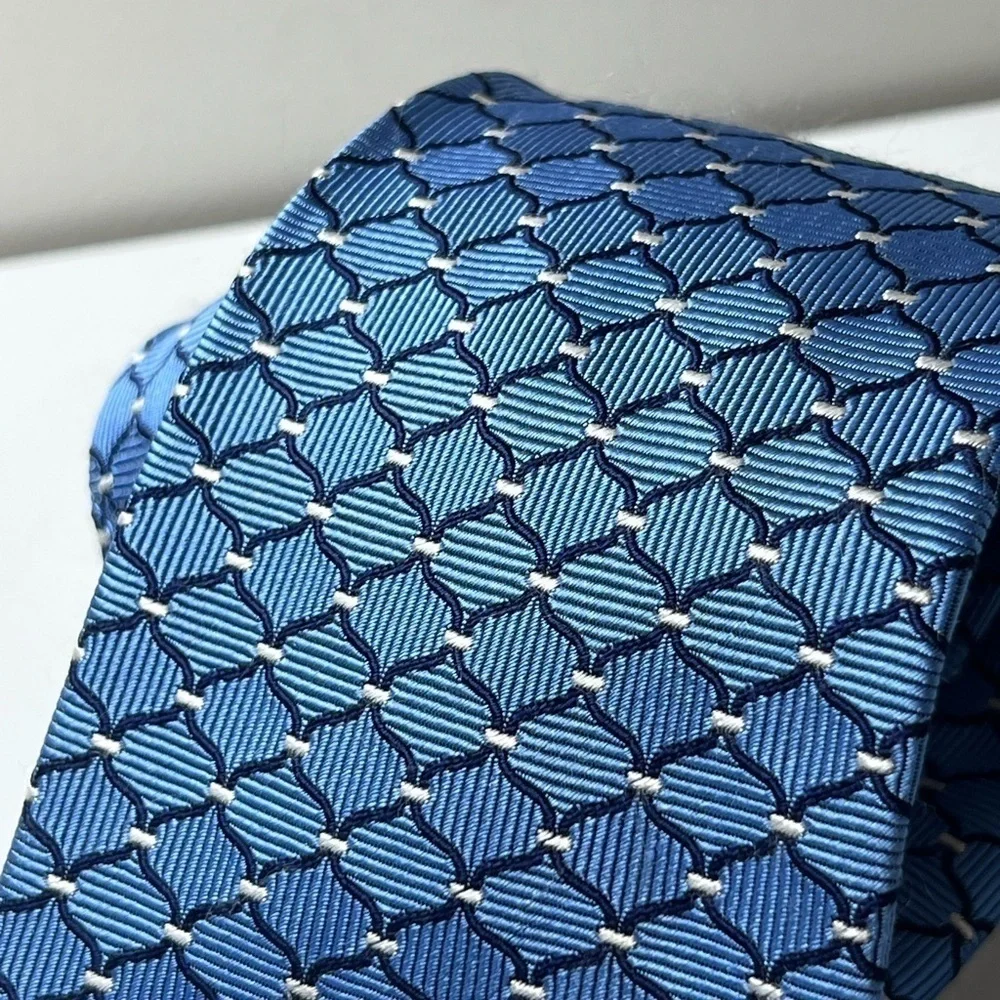 Brooks Brothers Stain Resistant Navy Geometric 100% Silk Made in Italy Tie EUC